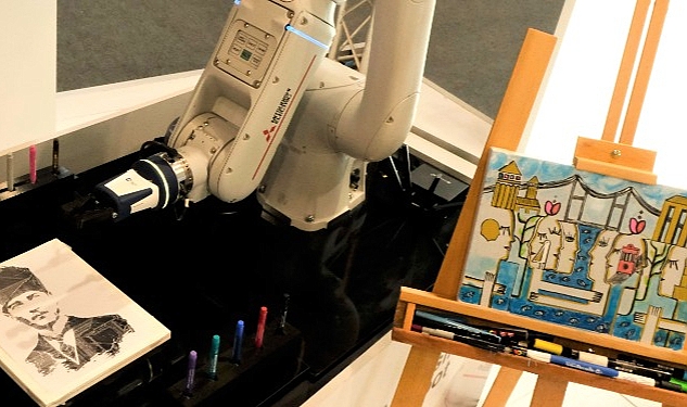 Mitsubishi Electric'in kolaboratif robotu Melfa Assista, Cumhuriyetimizin 100. yılını çizdiği resimlerle kutladı