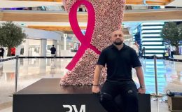 Ünlü Etkinlik Tasarımcısı Adam Afara Sunar: Abu Dabi Meme Kanseri Farkındalık Haftasında Direnç Çiçekleri