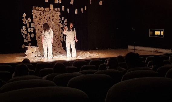 İzmir'de tiyatro şöleni yaşandı