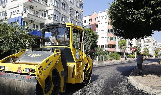 Antalya Büyükşehir Belediyesi asfalt çalışmalarına devam ediyor