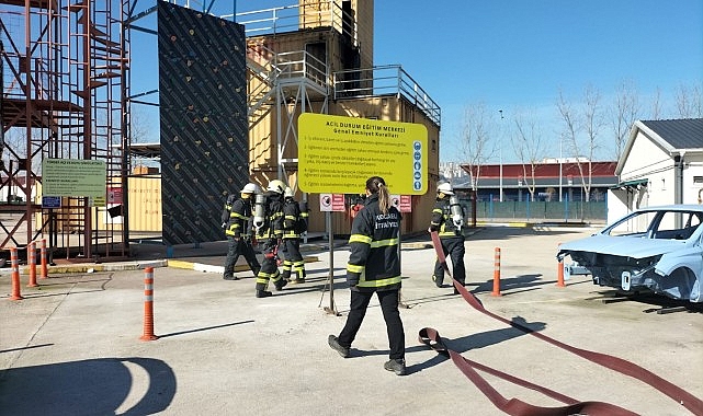 Büyükşehir İtfaiyesi'nden tersane personeline eğitim